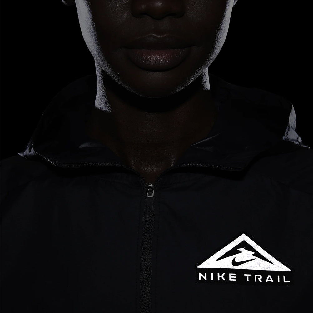 Nike-Womens-shield-trail-jacket-DC8041-010-detail-8