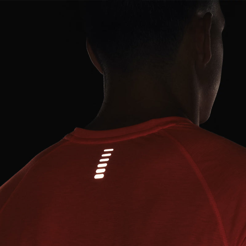 UA-mens-streaker-SS-running-1361469-825-flash