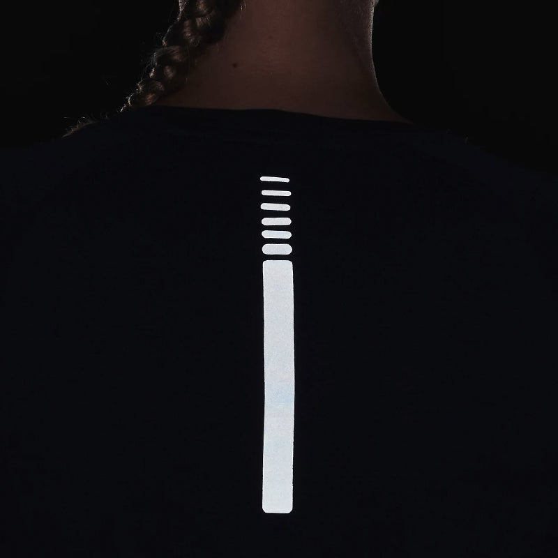 UA-womens-seamless-LS-running-tee-1365627-001-flash