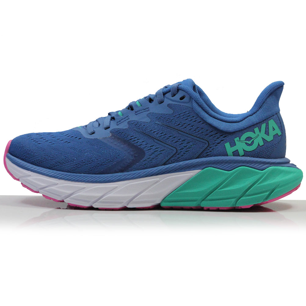hoka-womens-arahi-5-1115012-VBAT-side