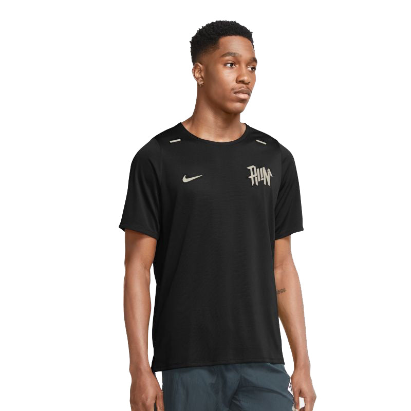 nike-mens-breathe-365-wild-run-ss-tee-CU5694-010-model-front