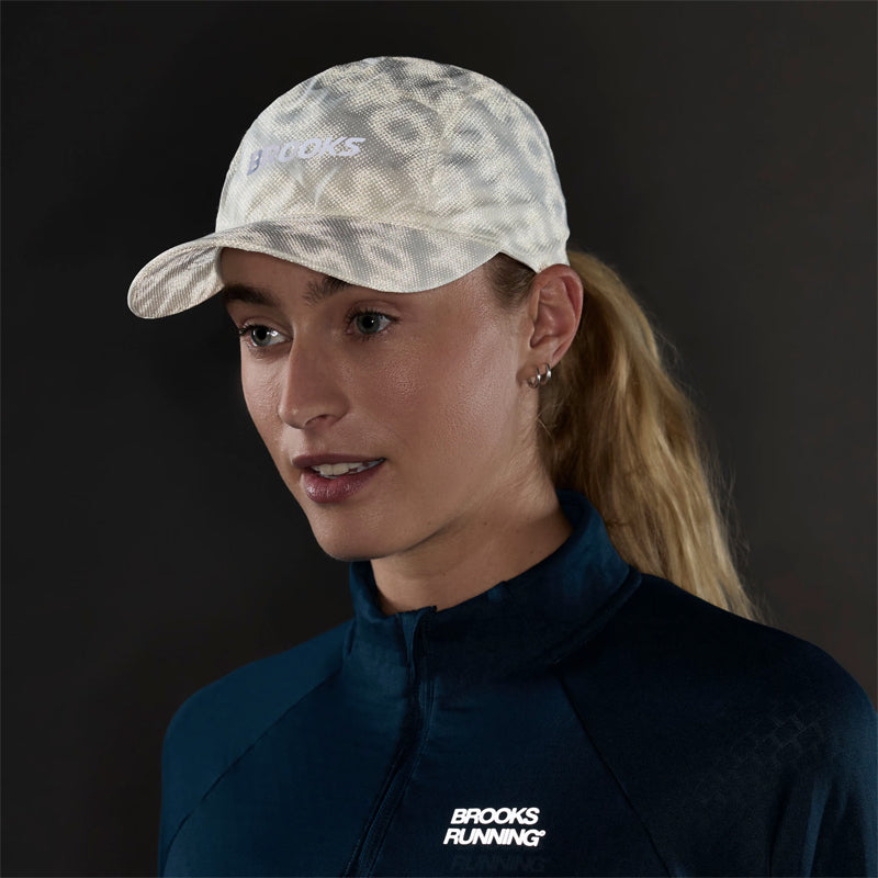 Brooks Unisex Journey Reflective Cap - Reflective Wordmark Bone