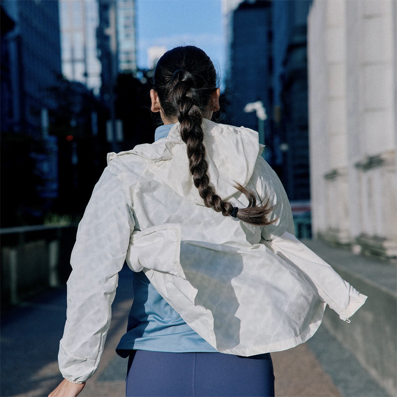 Brooks Canopy Reflective Women's Running Jacket - Reflective Wordmark Bone