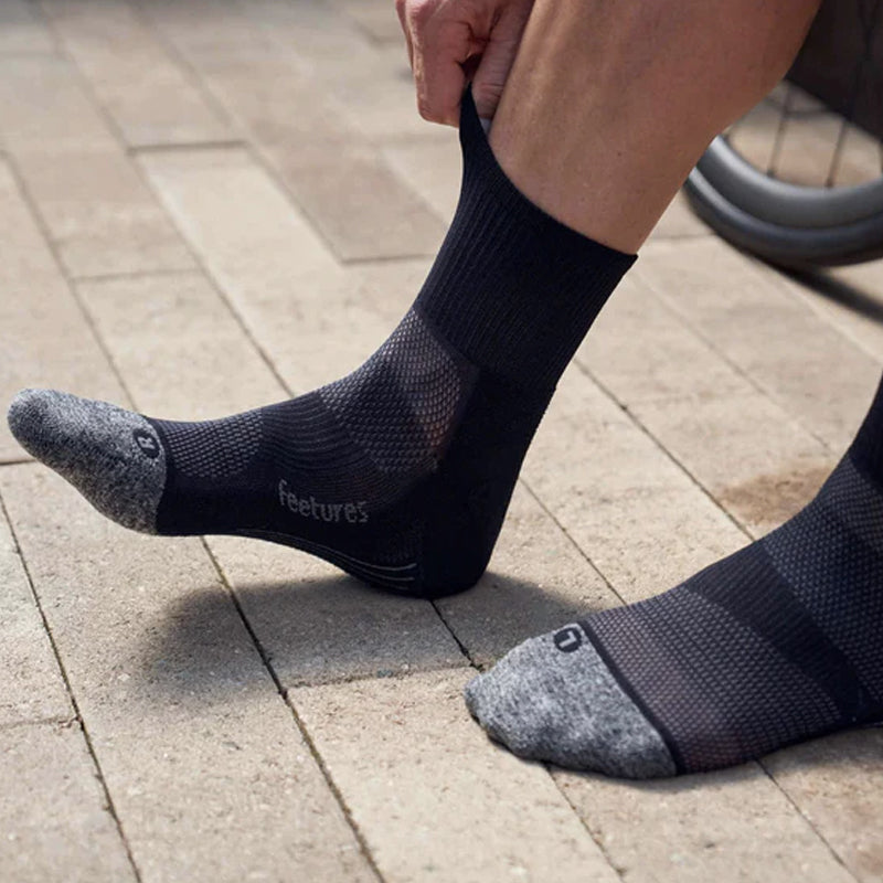 Feetures Elite Light Cushion Quarter Running Sock - Black/Grey