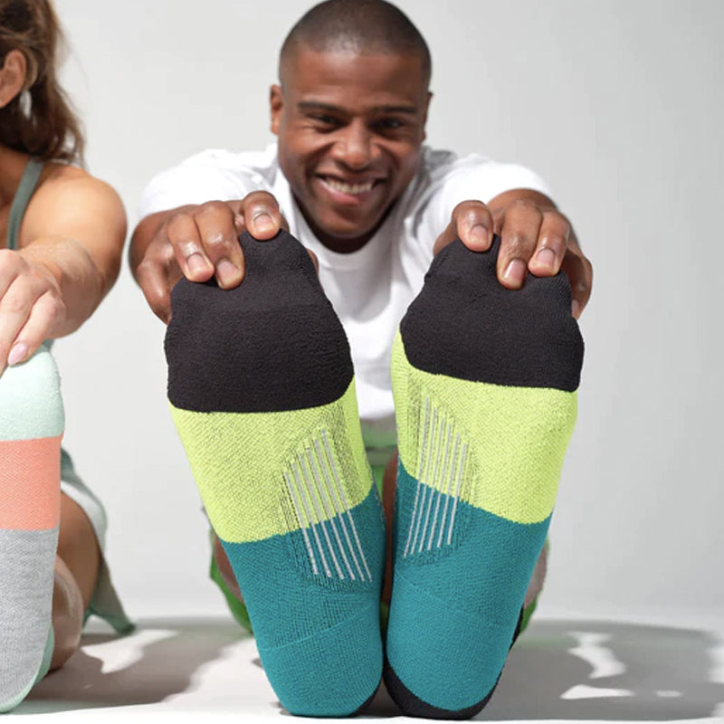 Feetures Elite Light Cushion No Show Tab Running Sock - Bust Out Black