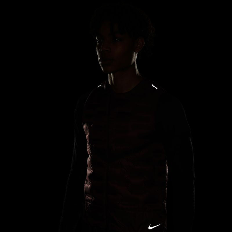 Nike-mens-aeroloft-running-vest-CU7797-624-flash