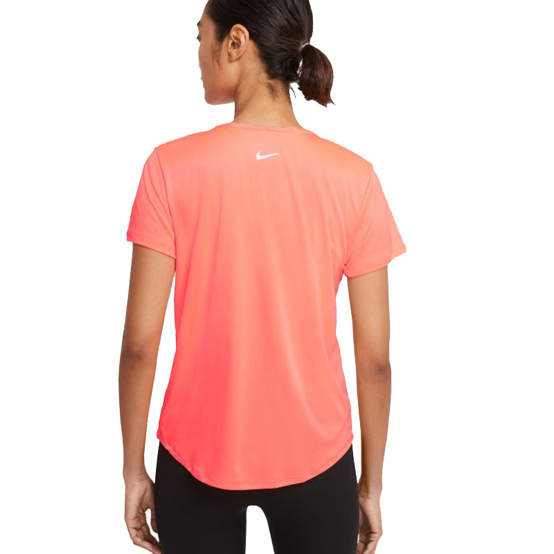 Nike-womens-Swoosh-Run-SS-CZ9278-854-back-model