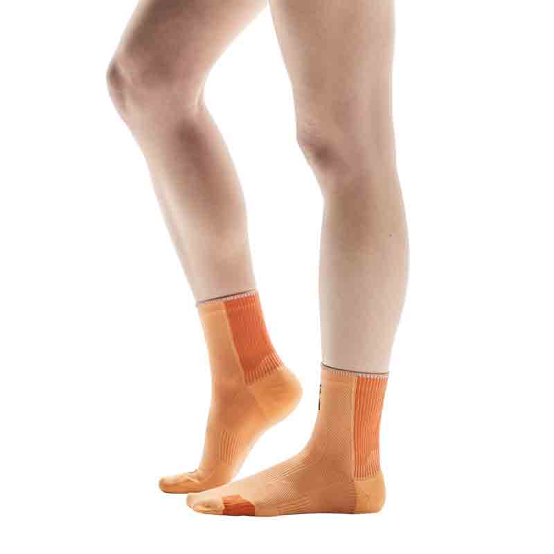 On Running Performance Mid Run Sock - Tangerine/Flame