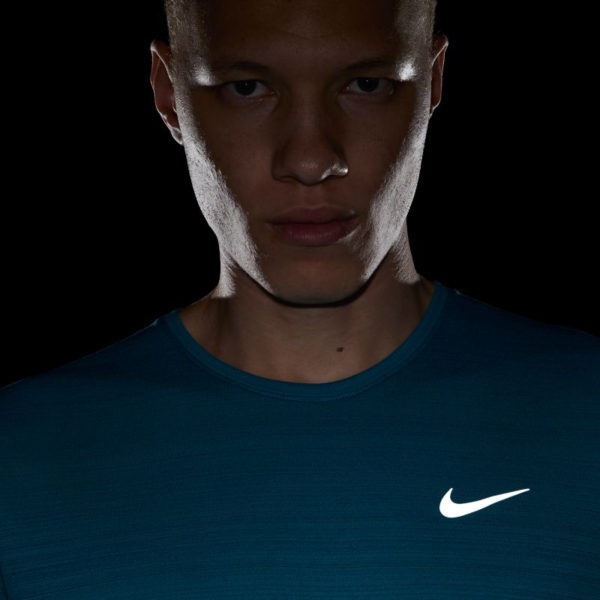 Nike Men's DF Miler Short Sleeve Running Tee Model Flash