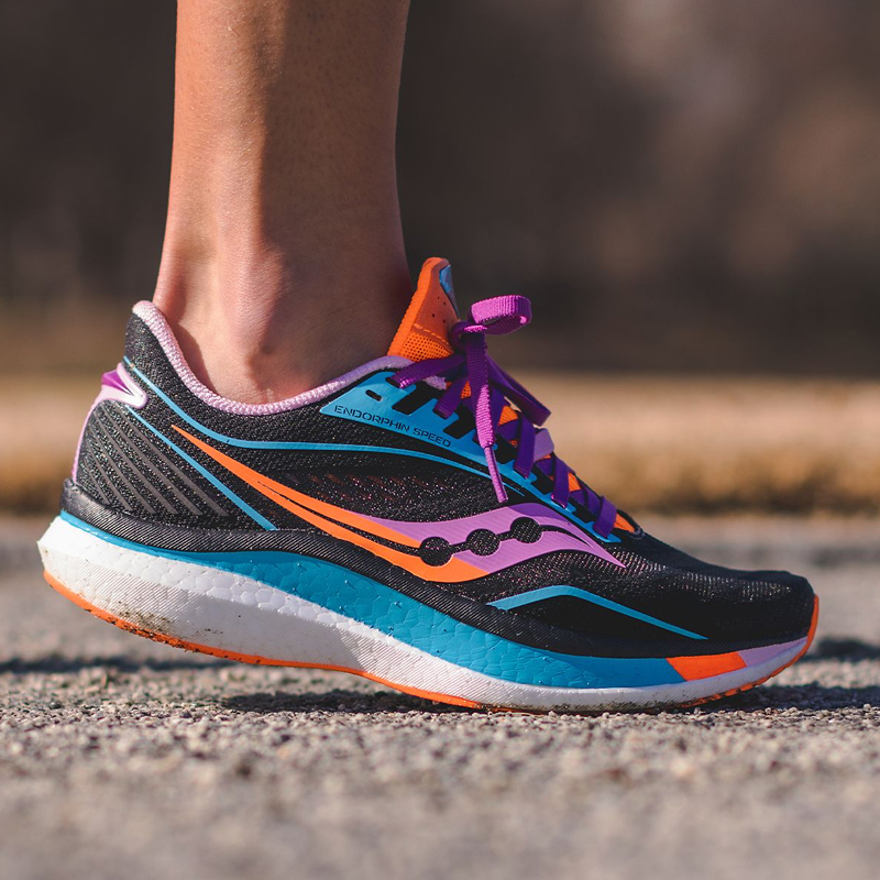 Black saucony outlet women's