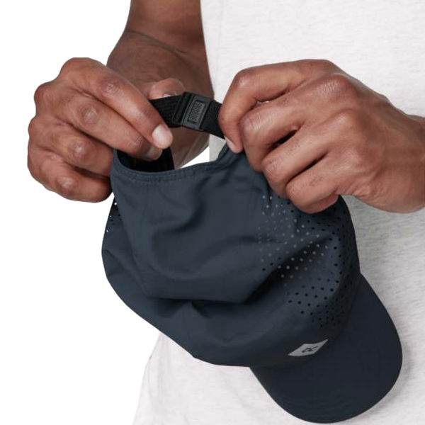 On Running Lightweight Cap navy clip